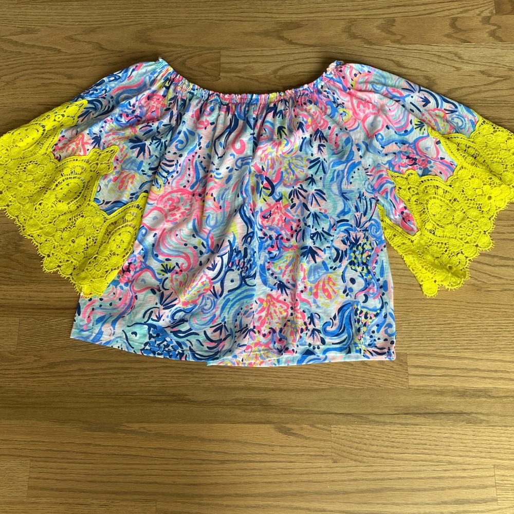 Women’s LILLY PULITZER shirt!